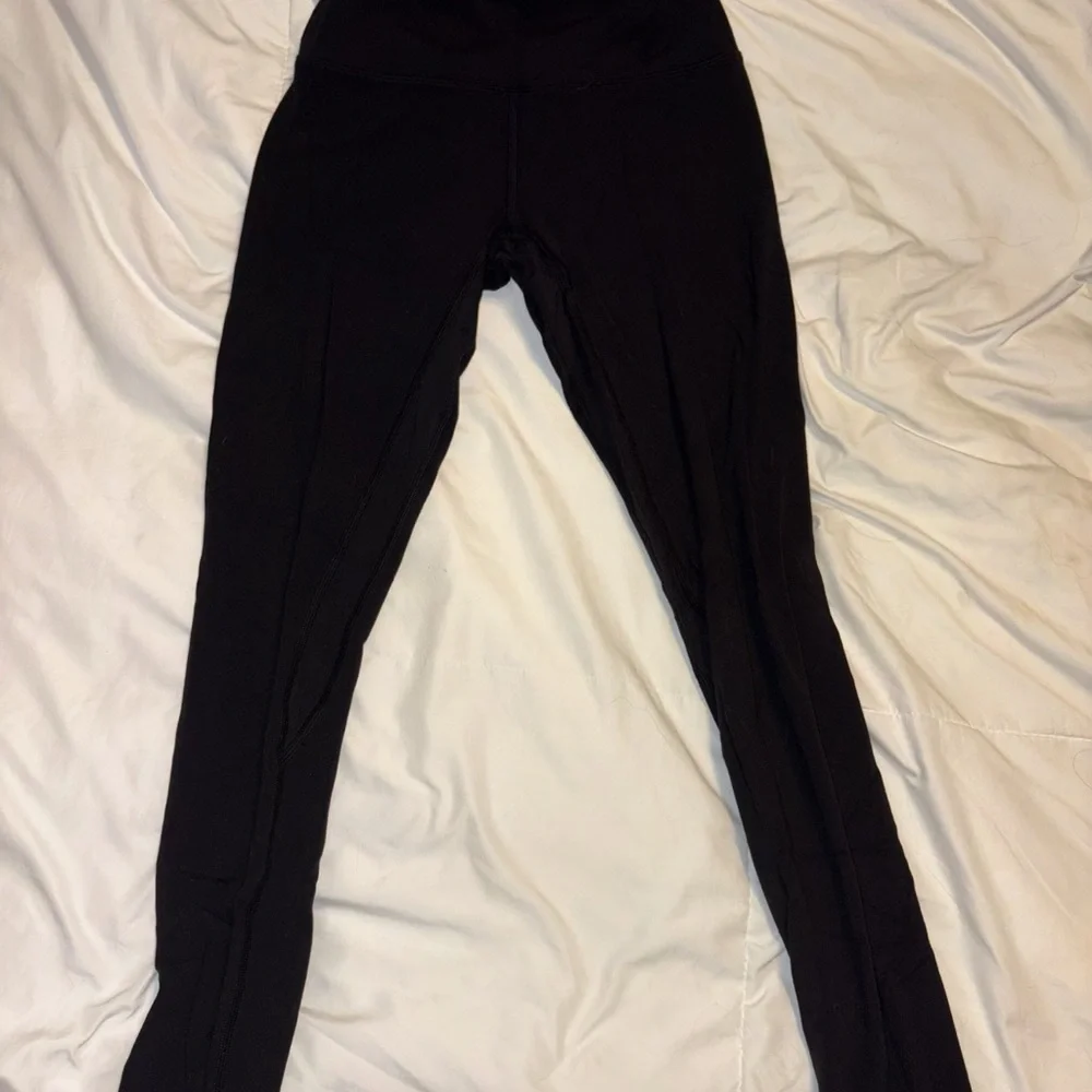 Women’s Lululemon black leggings 🖤